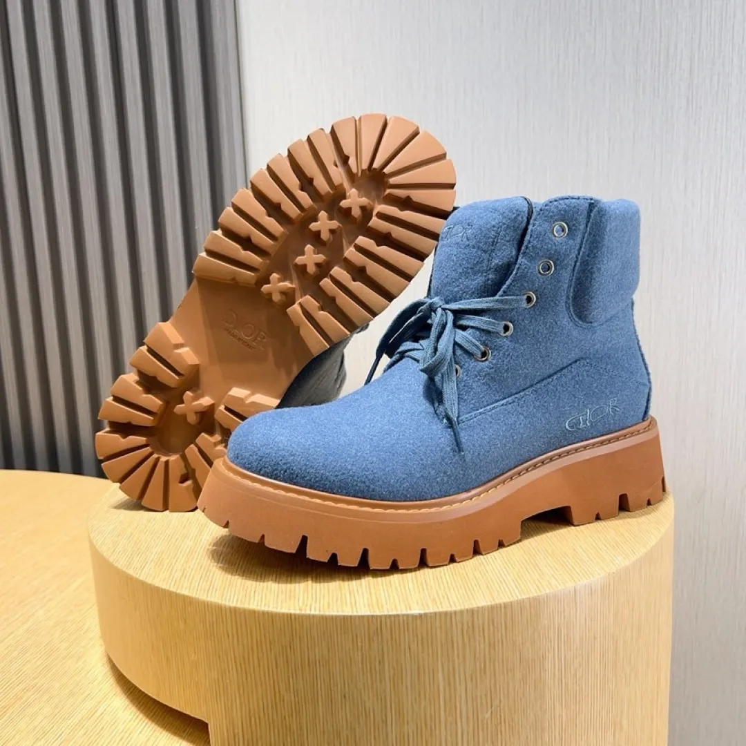 Factory P560💰[Dior] Dior ✨ is online simultaneously👏 This latest autumn and winter popular men's boots are new products in the series and continue Di*r's classic style. The upper is made of original fabric and matched with the original non-slip and wear-resistant rubber outsole. The rear shoe collar and heel are equipped with the brand's iconic details to enhance the style. Fashionable and versatile. Wear it with jeans or slacks for a casual look. Size: 38-44 (45 customized)